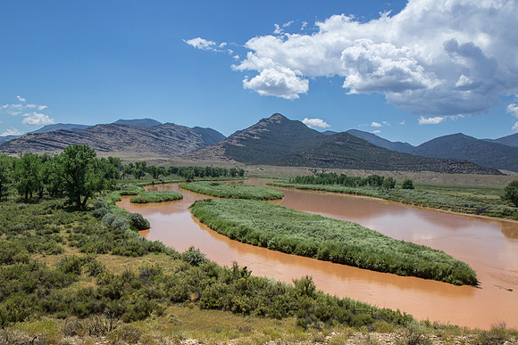 Green River and Diamond Breaks Mountains